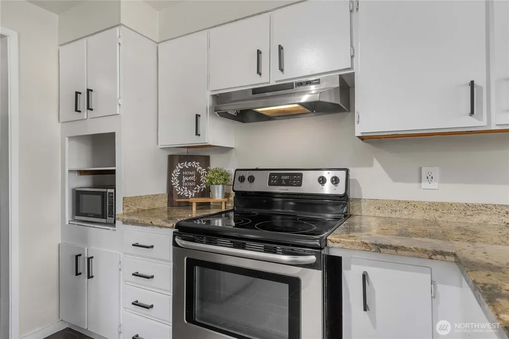 1030 118th Place SE Everett WA 98208