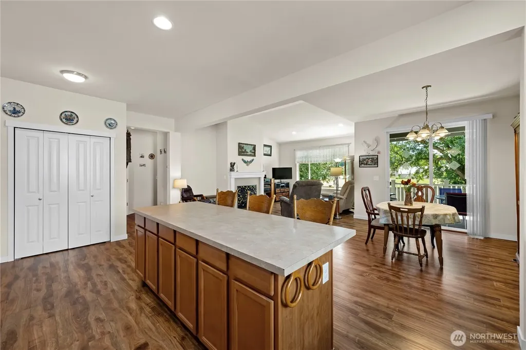 1757 Hillcrest Loop Mount Vernon WA 98274