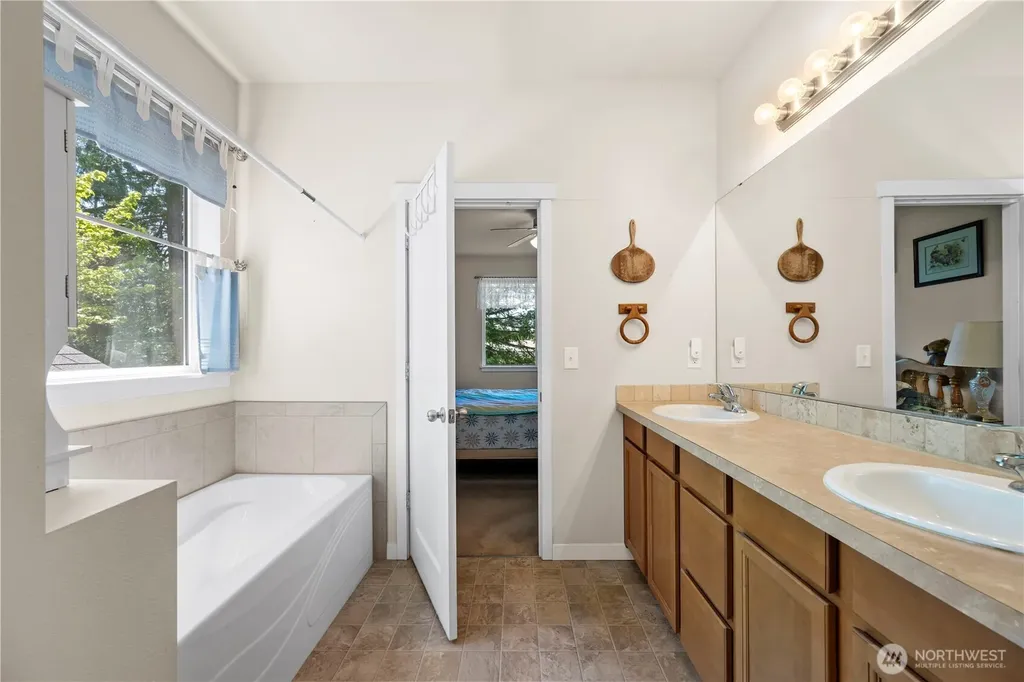 1757 Hillcrest Loop Mount Vernon WA 98274