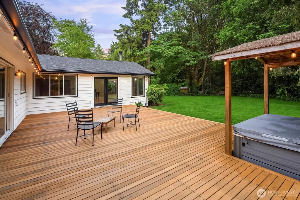 827 Marine View Circle SW Normandy Park WA 98166