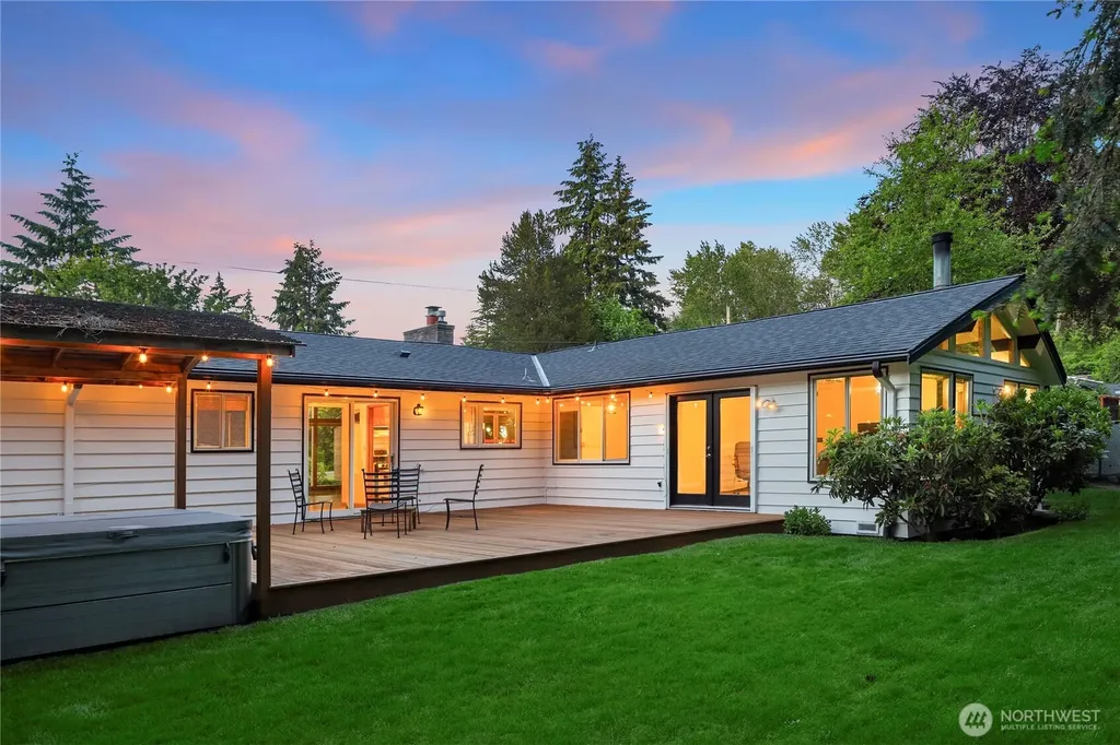 827 Marine View Circle SW Normandy Park WA 98166