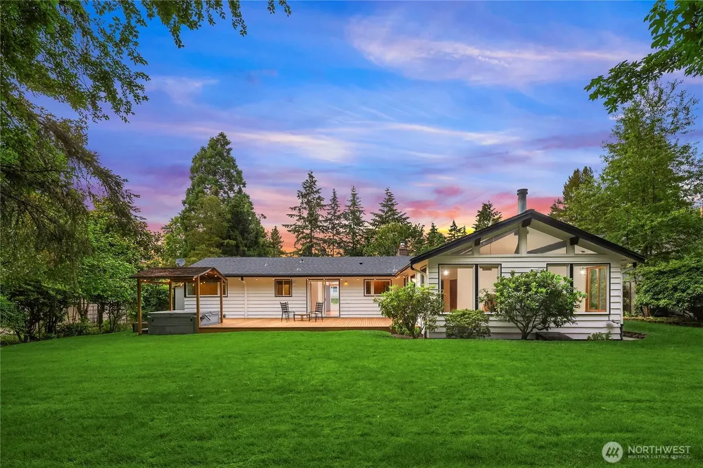 827 Marine View Circle SW Normandy Park WA 98166