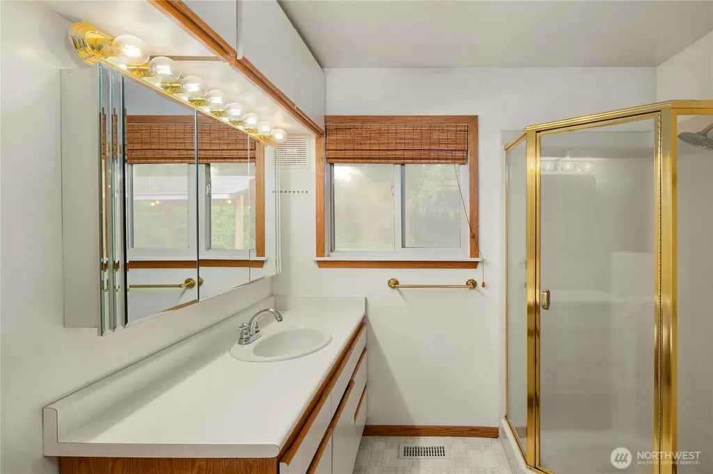 827 Marine View Circle SW Normandy Park WA 98166