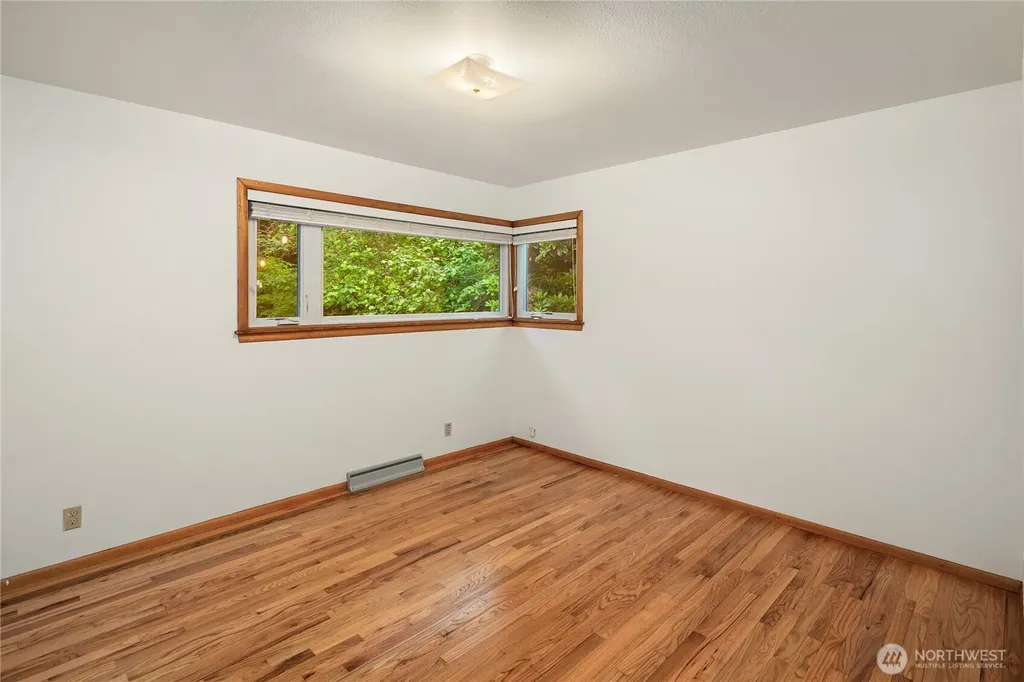827 Marine View Circle SW Normandy Park WA 98166