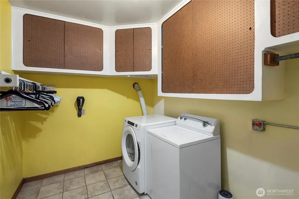 827 Marine View Circle SW Normandy Park WA 98166