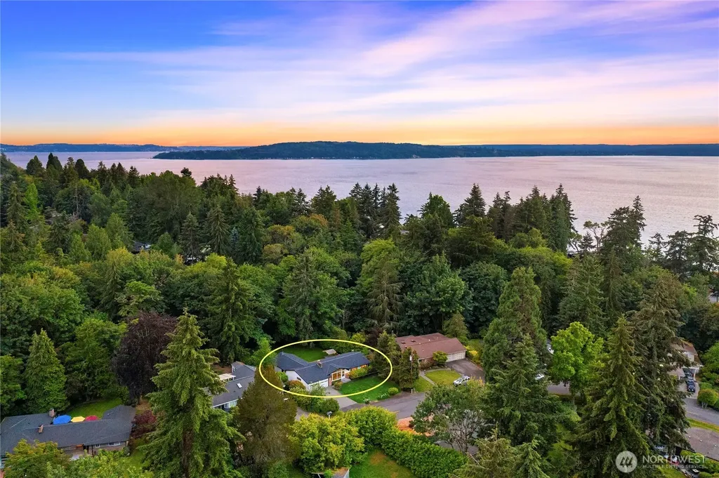 827 Marine View Circle SW Normandy Park WA 98166