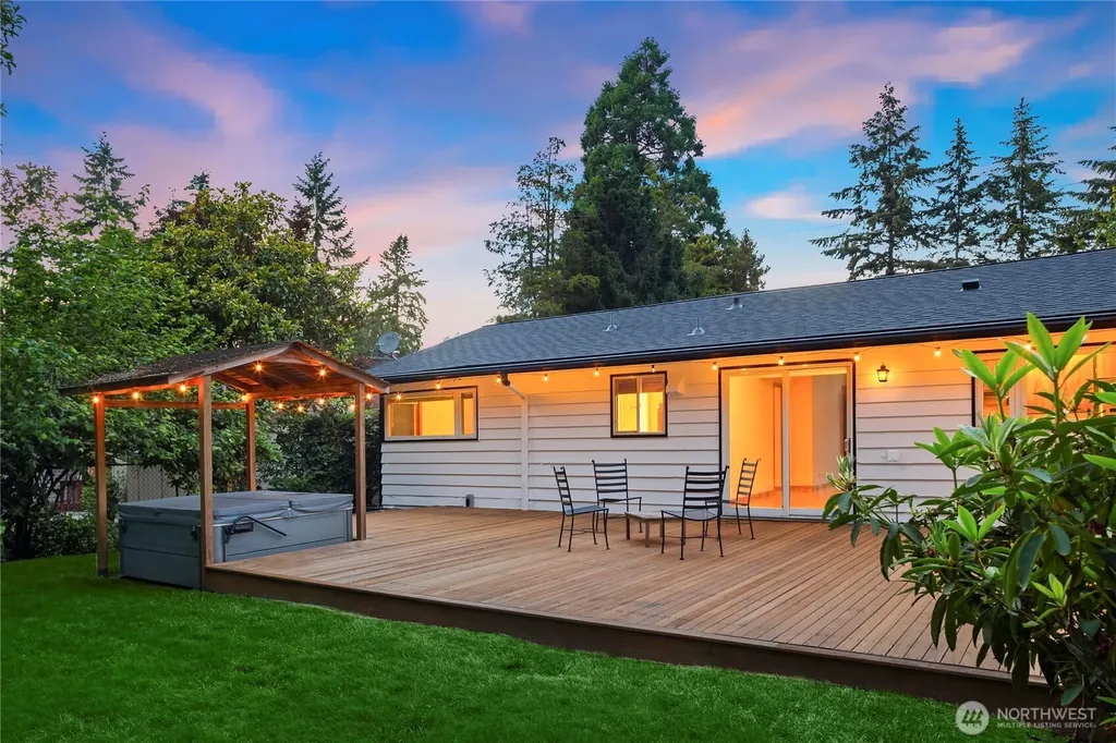 827 Marine View Circle SW Normandy Park WA 98166