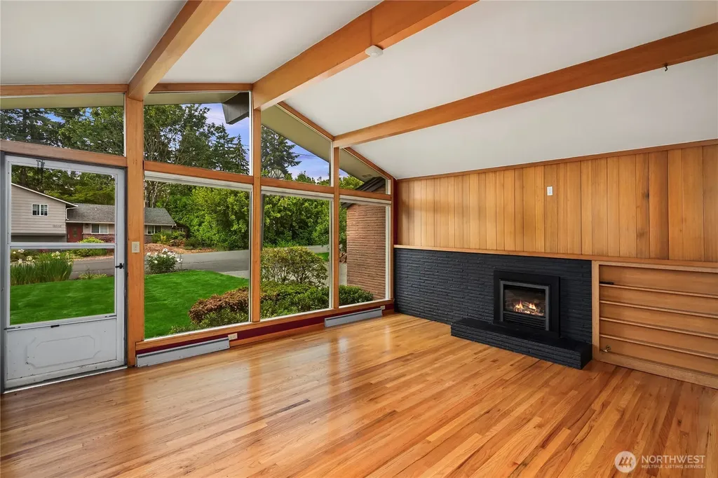 827 Marine View Circle SW Normandy Park WA 98166