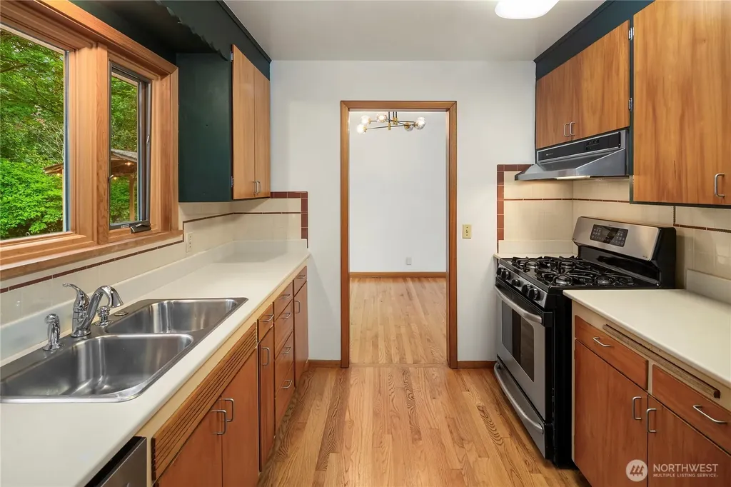 827 Marine View Circle SW Normandy Park WA 98166