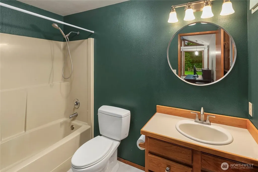 827 Marine View Circle SW Normandy Park WA 98166