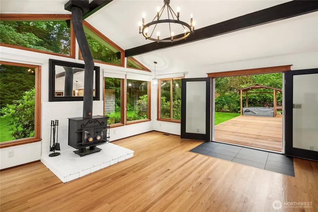 827 Marine View Circle SW Normandy Park WA 98166
