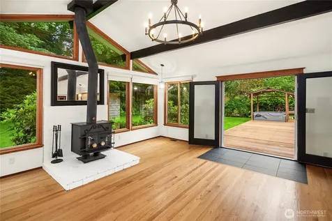 827 Marine View Circle SW Normandy Park WA 98166