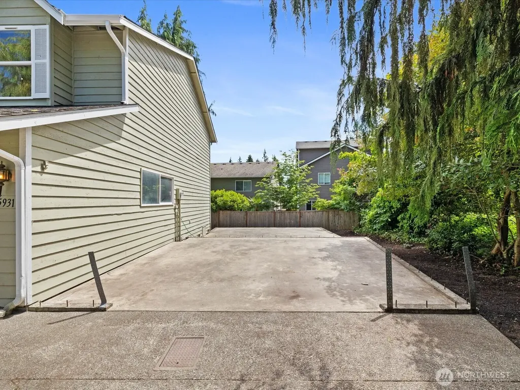 15931 2nd Place W Lynnwood WA 98087