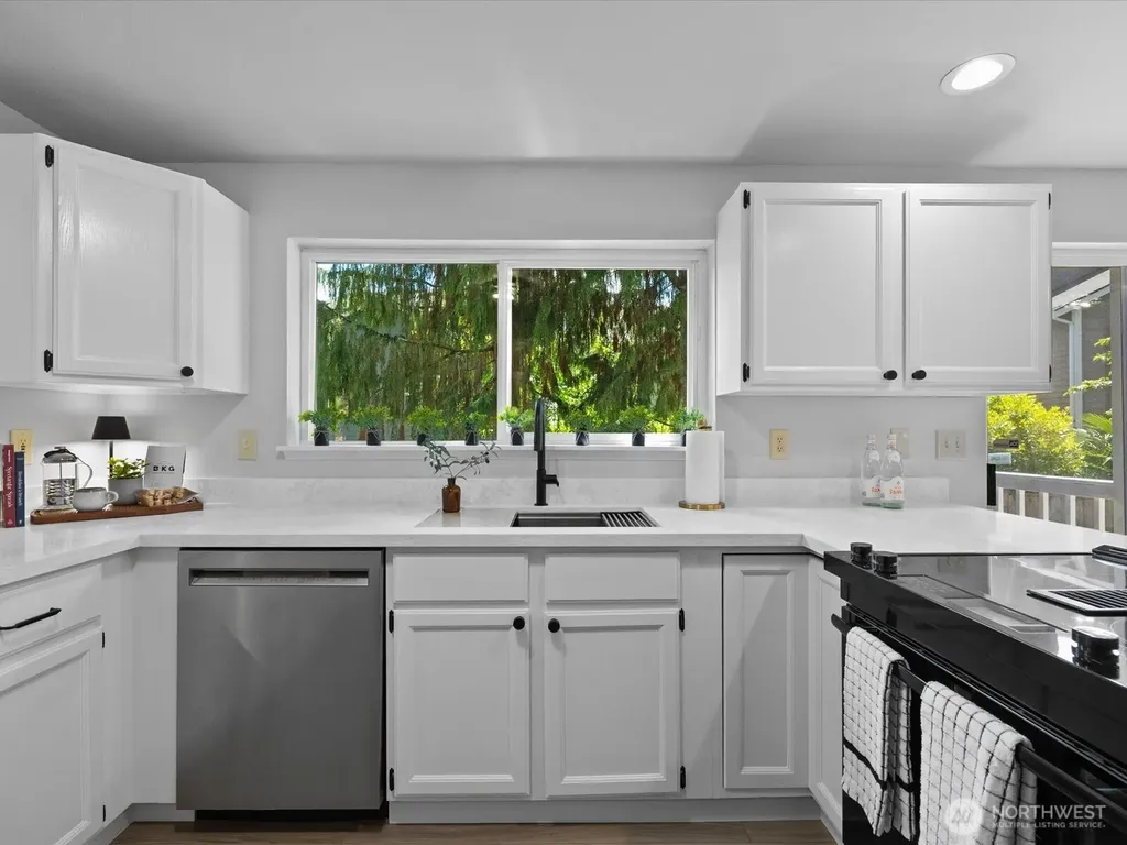 15931 2nd Place W Lynnwood WA 98087