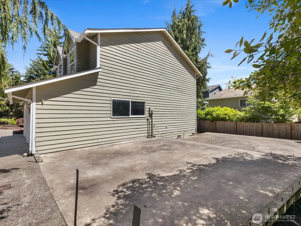 15931 2nd Place W Lynnwood WA 98087