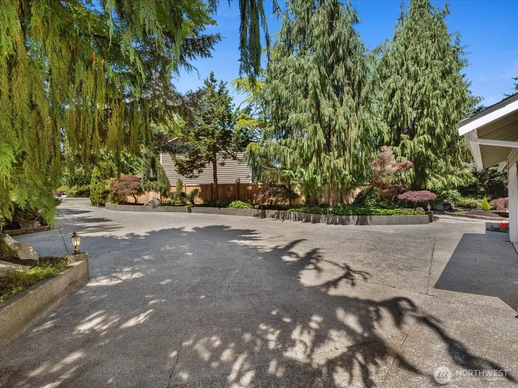 15931 2nd Place W Lynnwood WA 98087