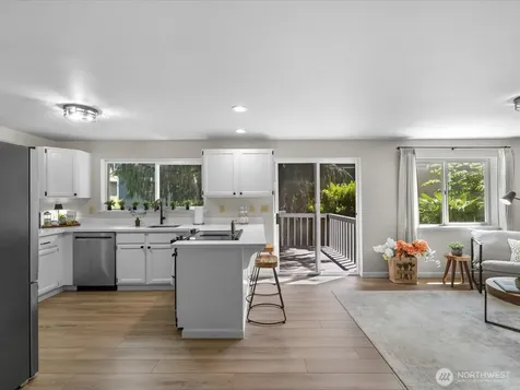 15931 2nd Place W Lynnwood WA 98087