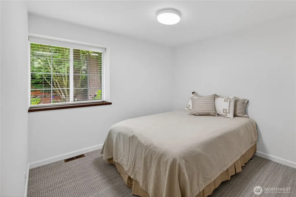 21313 NE 10th Place Sammamish WA 98074