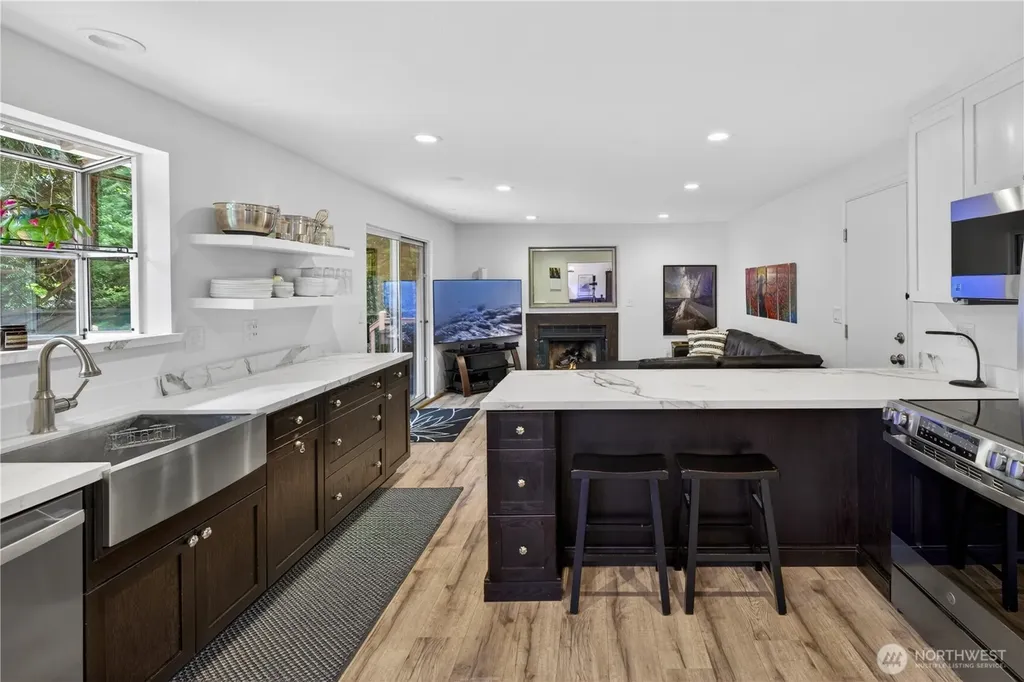 21313 NE 10th Place Sammamish WA 98074