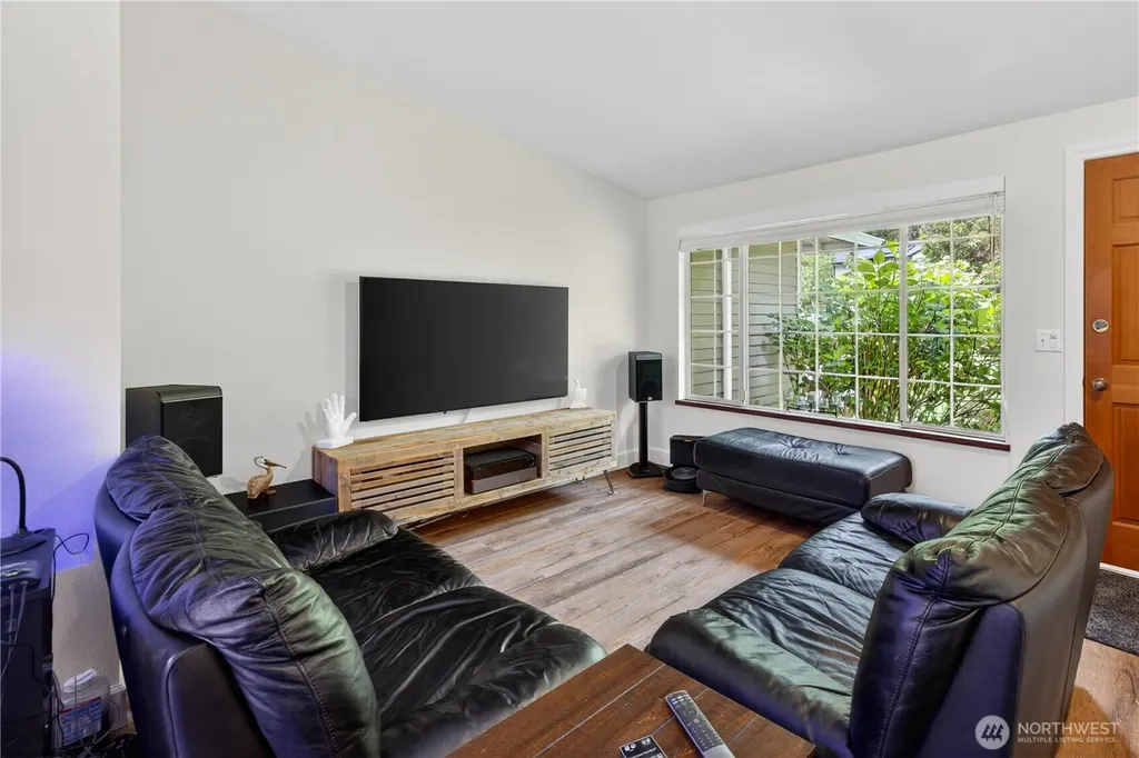 21313 NE 10th Place Sammamish WA 98074