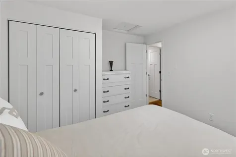 21313 NE 10th Place Sammamish WA 98074