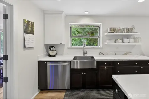 21313 NE 10th Place Sammamish WA 98074