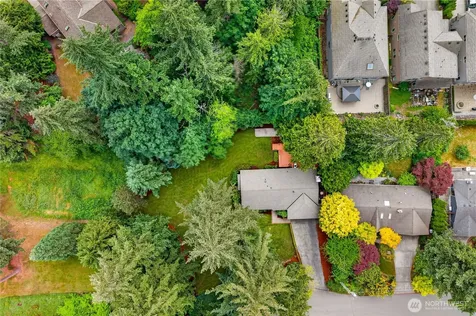 21313 NE 10th Place Sammamish WA 98074