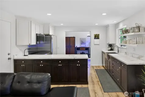 21313 NE 10th Place Sammamish WA 98074