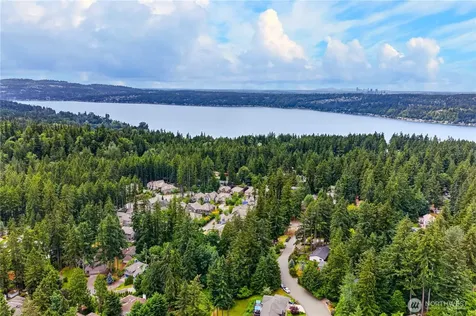 21313 NE 10th Place Sammamish WA 98074