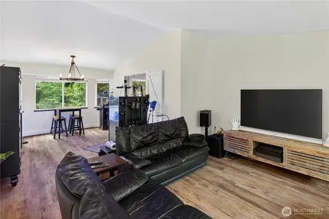 21313 NE 10th Place Sammamish WA 98074