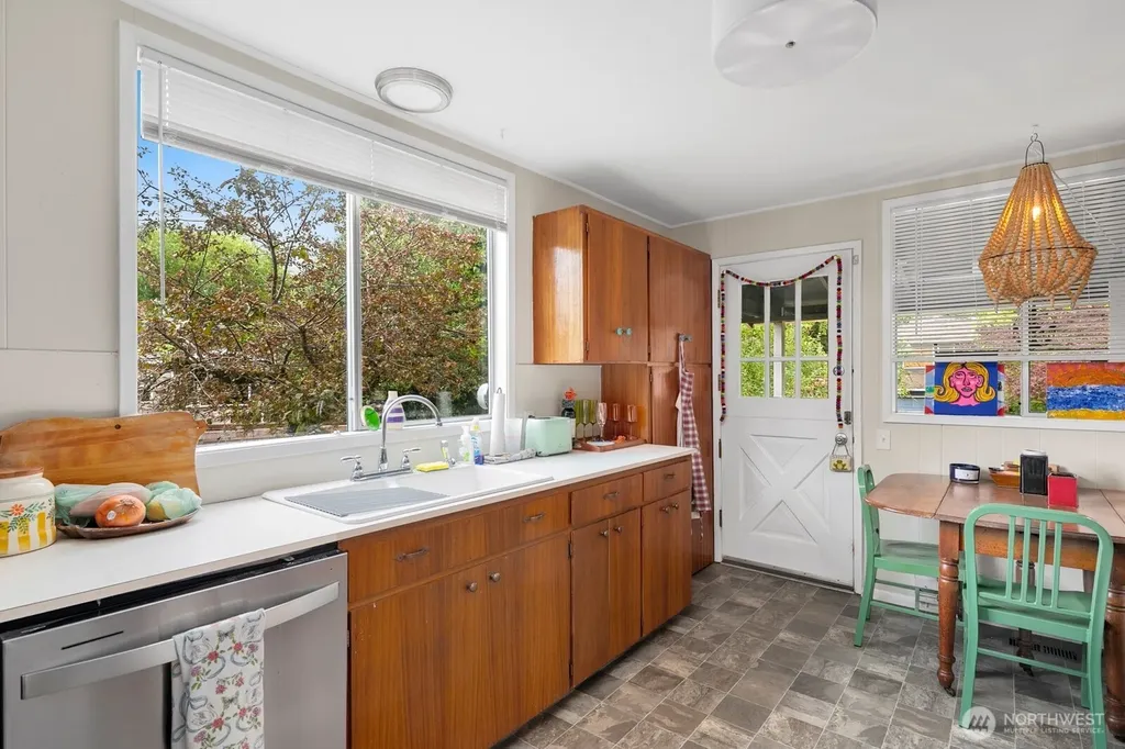 919 6th Avenue S Edmonds WA 98020