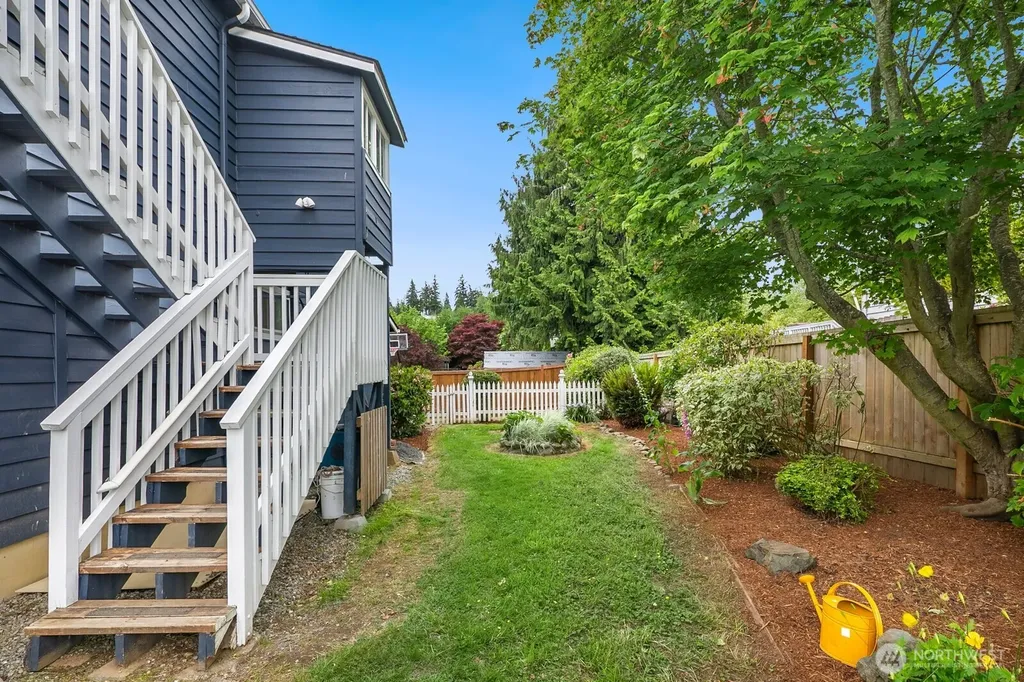 919 6th Avenue S Edmonds WA 98020