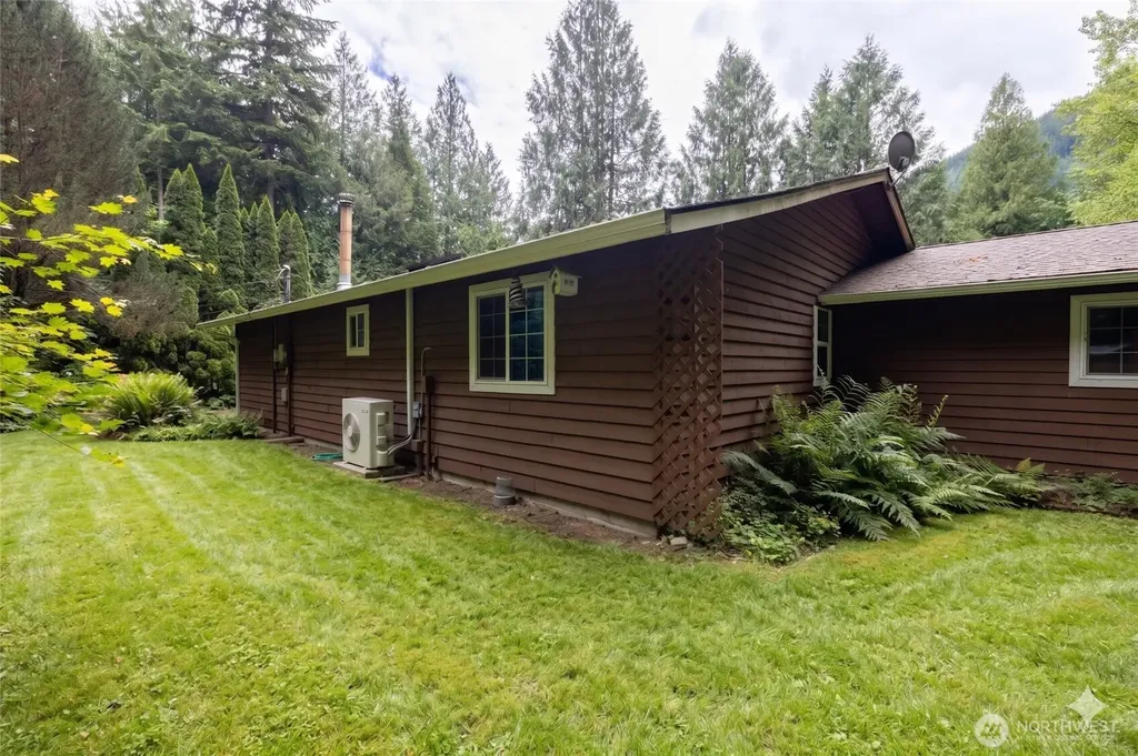592 Sprague Valley Drive Maple Falls WA 98266