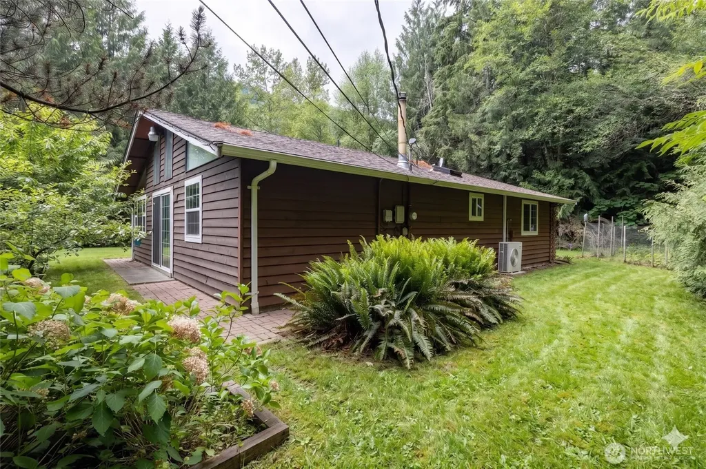 592 Sprague Valley Drive Maple Falls WA 98266