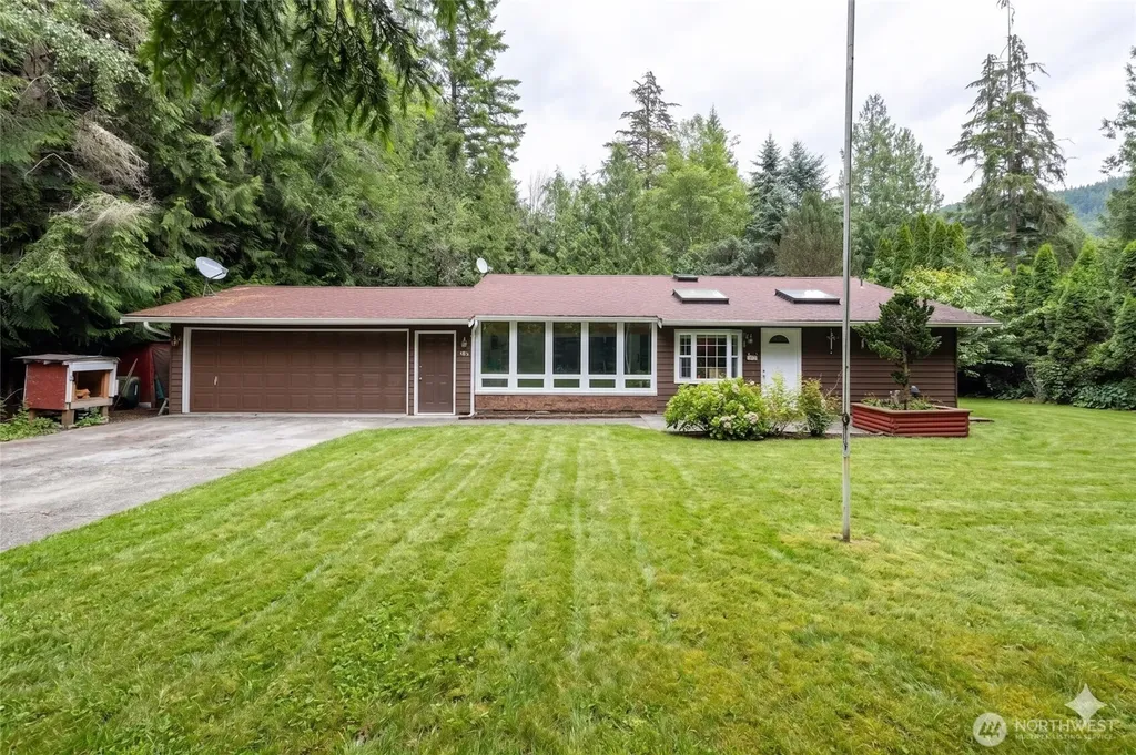 592 Sprague Valley Drive Maple Falls WA 98266