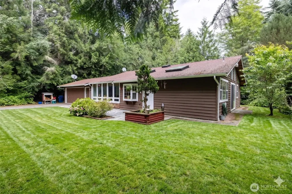 592 Sprague Valley Drive Maple Falls WA 98266