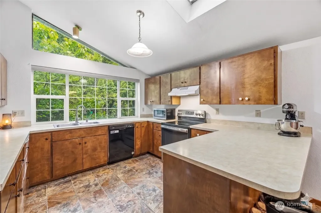 592 Sprague Valley Drive Maple Falls WA 98266