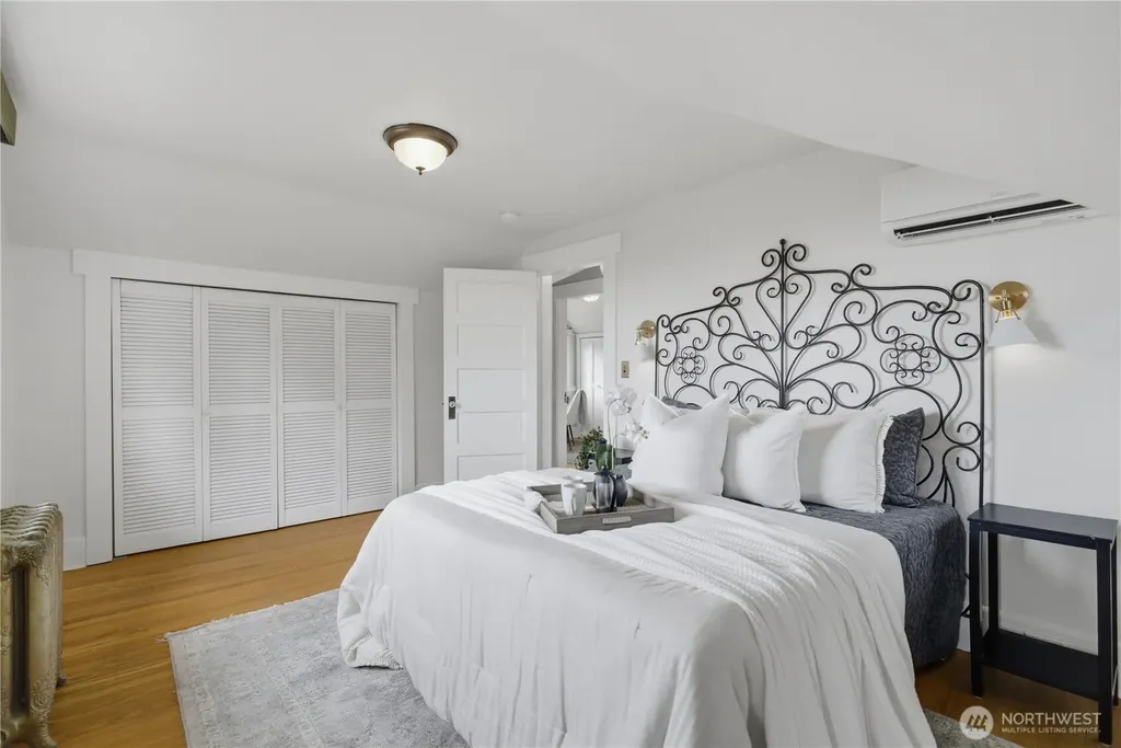 2412 2nd Avenue W Seattle WA 98119