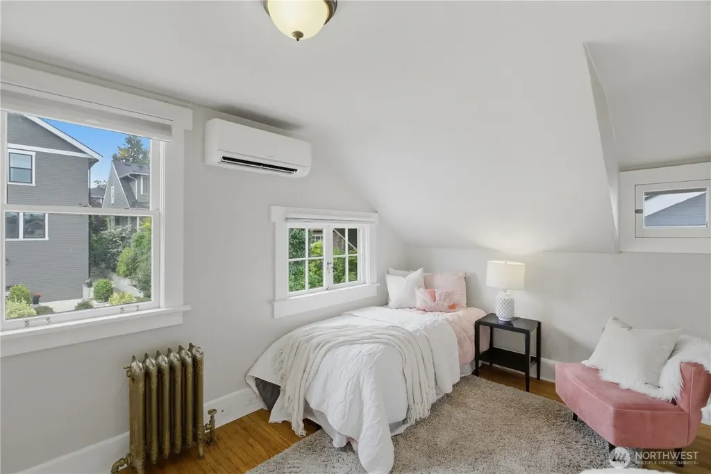 2412 2nd Avenue W Seattle WA 98119