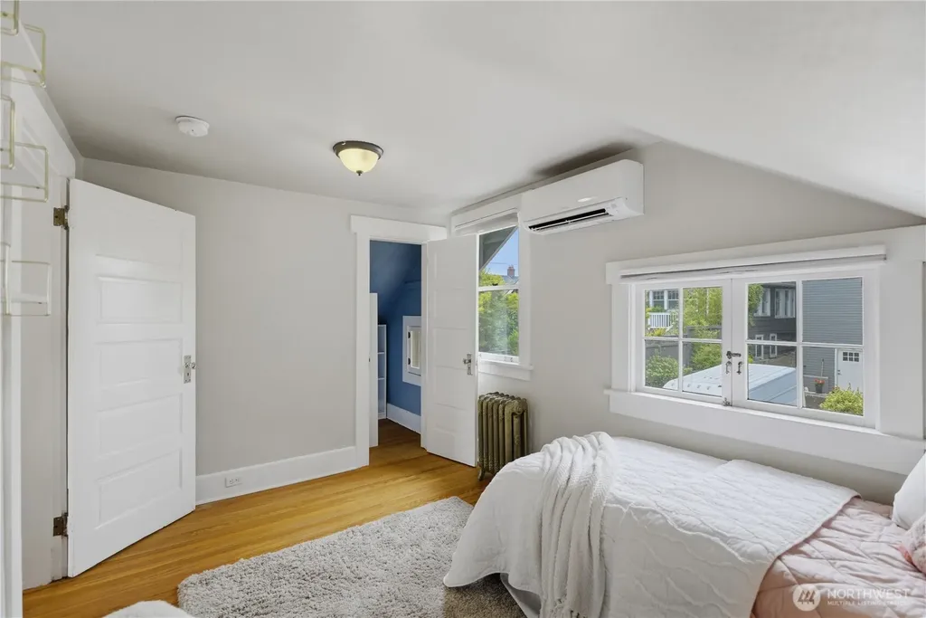 2412 2nd Avenue W Seattle WA 98119