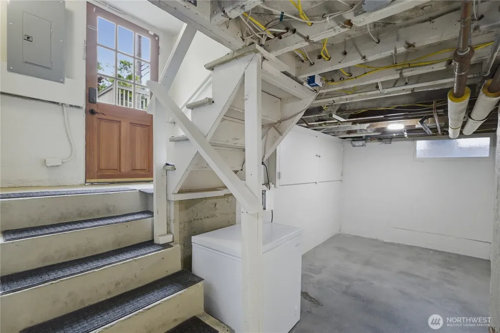 2412 2nd Avenue W Seattle WA 98119