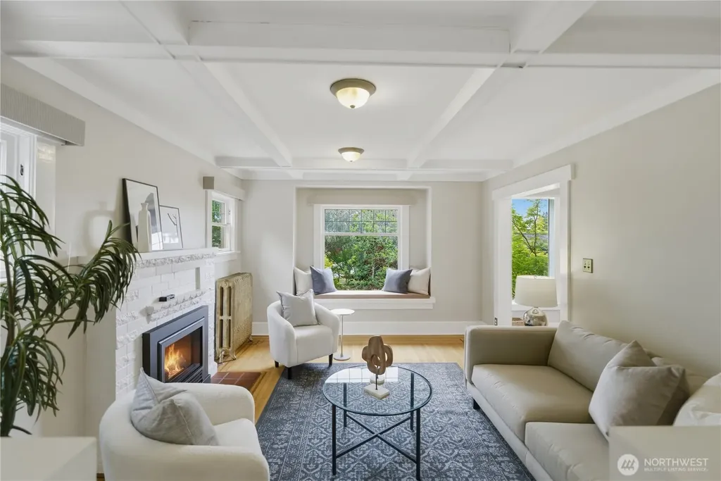 2412 2nd Avenue W Seattle WA 98119