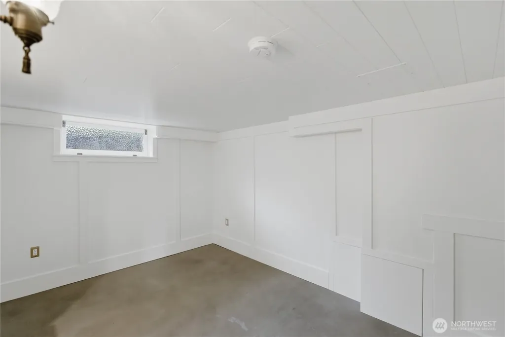 2412 2nd Avenue W Seattle WA 98119