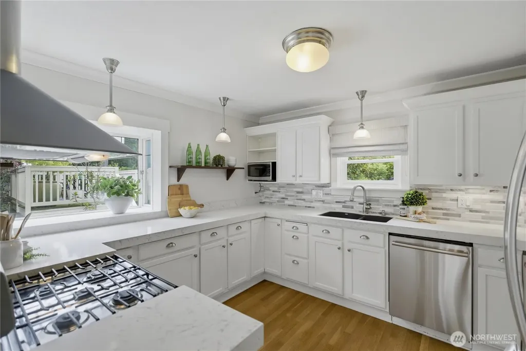 2412 2nd Avenue W Seattle WA 98119