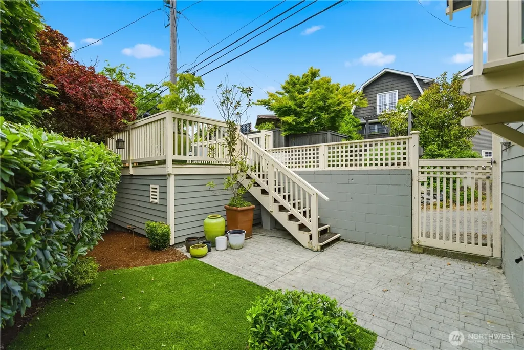 2412 2nd Avenue W Seattle WA 98119