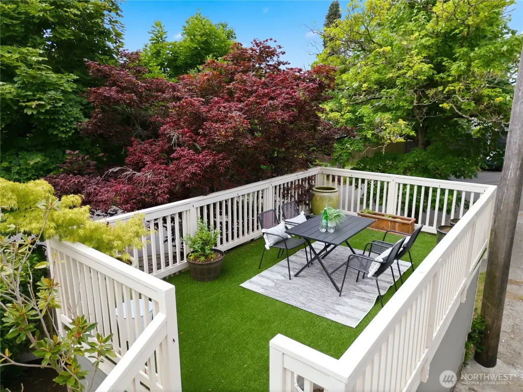 2412 2nd Avenue W Seattle WA 98119