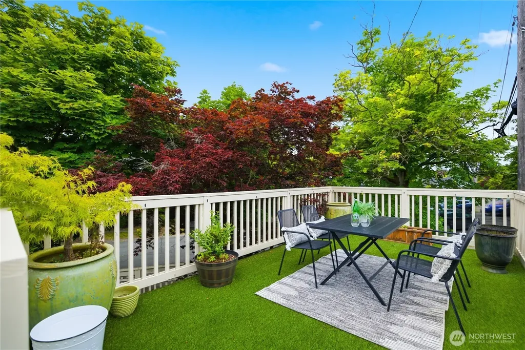2412 2nd Avenue W Seattle WA 98119