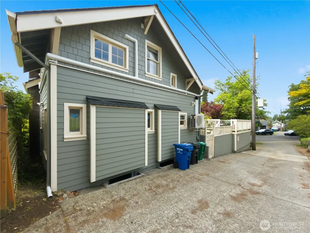 2412 2nd Avenue W Seattle WA 98119