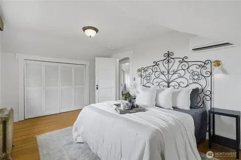 2412 2nd Avenue W Seattle WA 98119