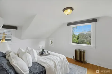 2412 2nd Avenue W Seattle WA 98119